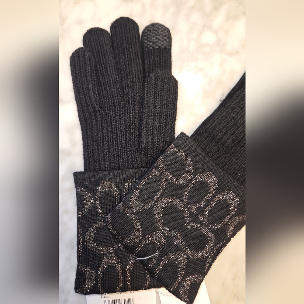 COACH SIGNATURE KNIT TECH GLOVES - Brand New